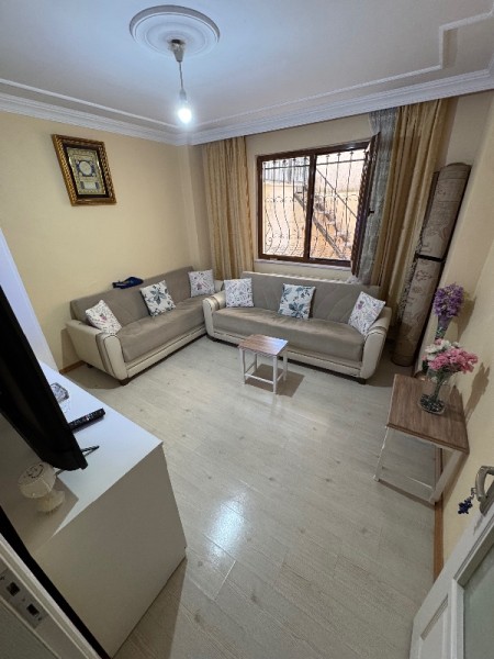 Yeşilpınar'da 1+1 Bahçe Katı Temiz Satılık Daire