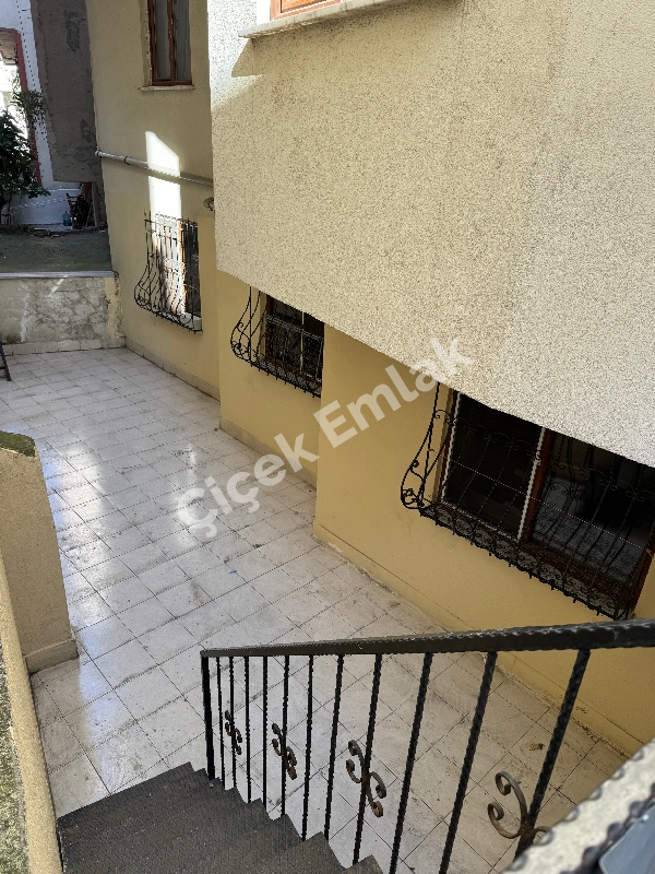 Yeşilpınar'da 1+1 Bahçe Katı Temiz Satılık Daire