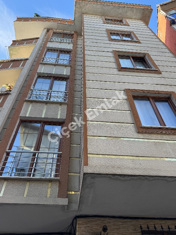 Yeşilpınar'da 1+1 Bahçe Katı Temiz Satılık Daire