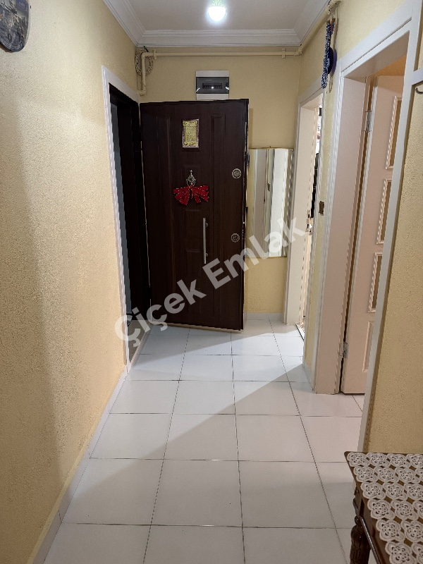 Yeşilpınar'da 1+1 Bahçe Katı Temiz Satılık Daire