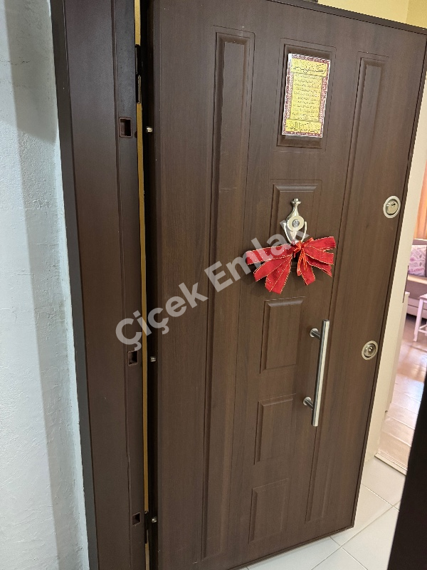 Yeşilpınar'da 1+1 Bahçe Katı Temiz Satılık Daire