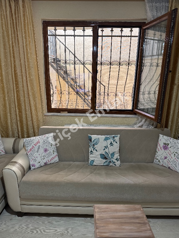 Yeşilpınar'da 1+1 Bahçe Katı Temiz Satılık Daire