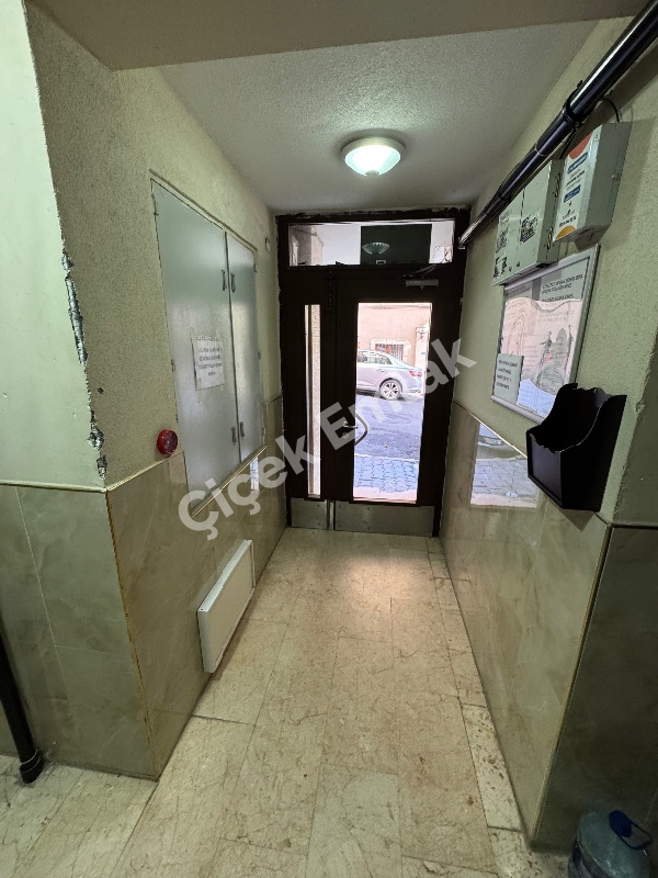 Yeşilpınar'da 1+1 Bahçe Katı Temiz Satılık Daire