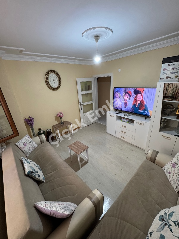 Yeşilpınar'da 1+1 Bahçe Katı Temiz Satılık Daire