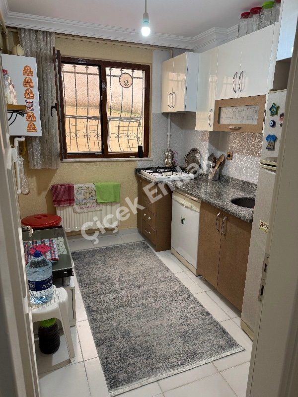 Yeşilpınar'da 1+1 Bahçe Katı Temiz Satılık Daire