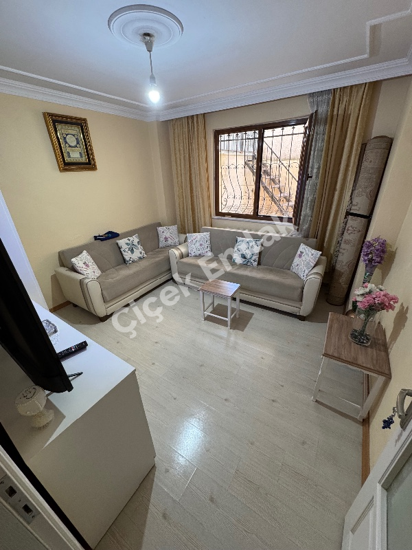 Yeşilpınar'da 1+1 Bahçe Katı Temiz Satılık Daire