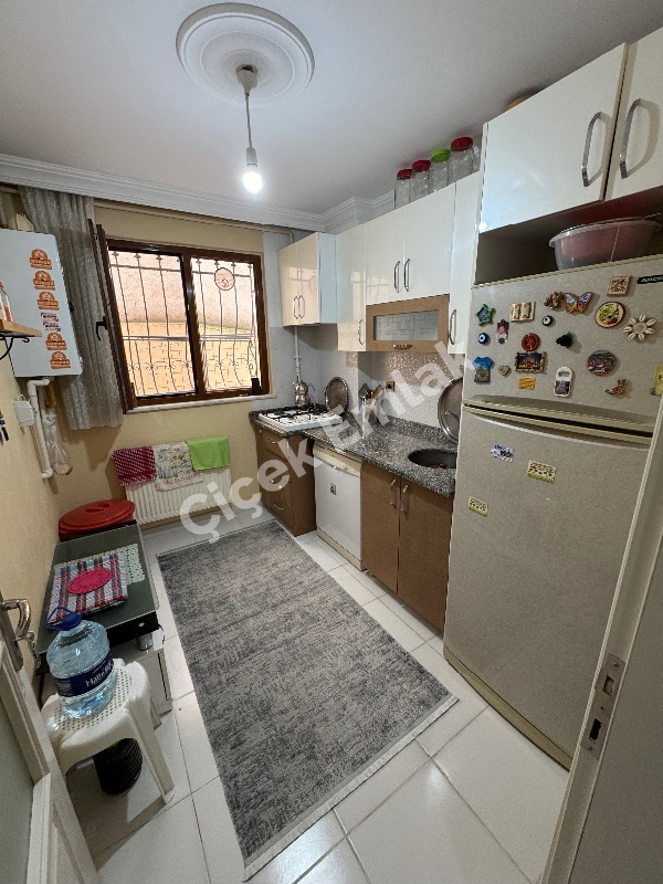 Yeşilpınar'da 1+1 Bahçe Katı Temiz Satılık Daire