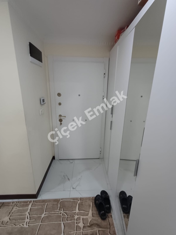 Binevler Otobüs Son Durağına Yakın Güvenlikli Site'de Satılık Daire