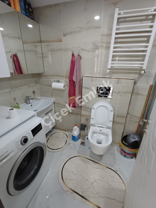 Binevler Otobüs Son Durağına Yakın Güvenlikli Site'de Satılık Daire