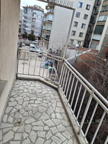 AFYON ÜÇOK EMLAKTAN  CUMHURİYET MAH 3+1 120M² TEMİZ BAKIMLI SATILIK DAİRE 