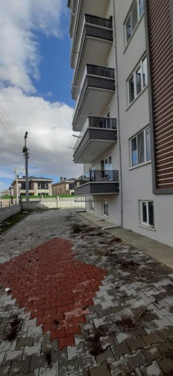 AFYON ÜÇOK EMLAKTAN YENİCE MAH 3+1 120M² TEMİZ BAKIMLI EBEVYN BANYOLU SATILIK DAİRE 