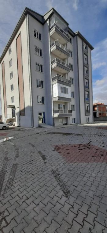 AFYON ÜÇOK EMLAKTAN YENİCE MAH 3+1 120M² TEMİZ BAKIMLI EBEVYN BANYOLU SATILIK DAİRE 