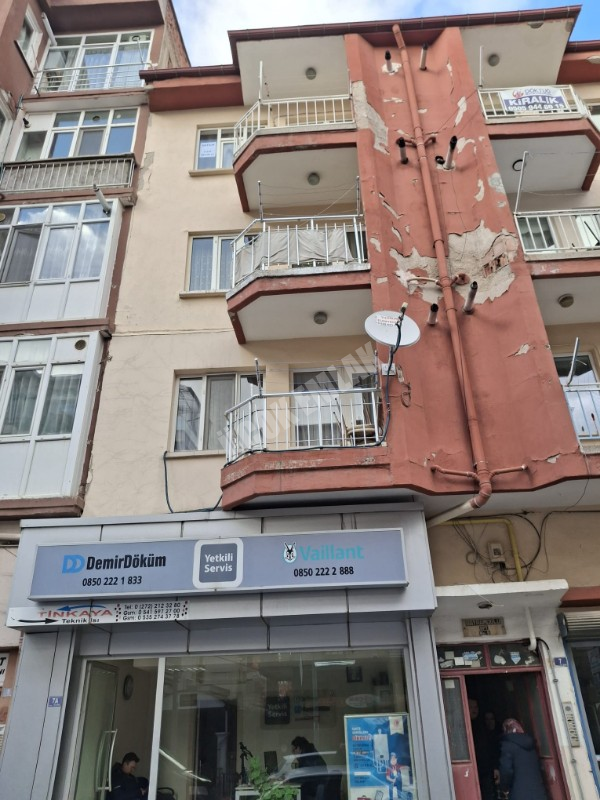 AFYON ÜÇOK EMLAKTAN  CUMHURİYET MAH 3+1 120M² TEMİZ BAKIMLI SATILIK DAİRE 