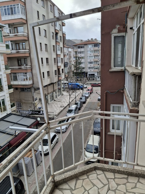 AFYON ÜÇOK EMLAKTAN  CUMHURİYET MAH 3+1 120M² TEMİZ BAKIMLI SATILIK DAİRE 