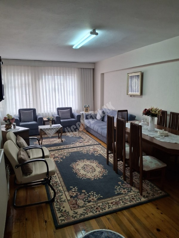 AFYON ÜÇOK EMLAKTAN  CUMHURİYET MAH 3+1 120M² TEMİZ BAKIMLI SATILIK DAİRE 