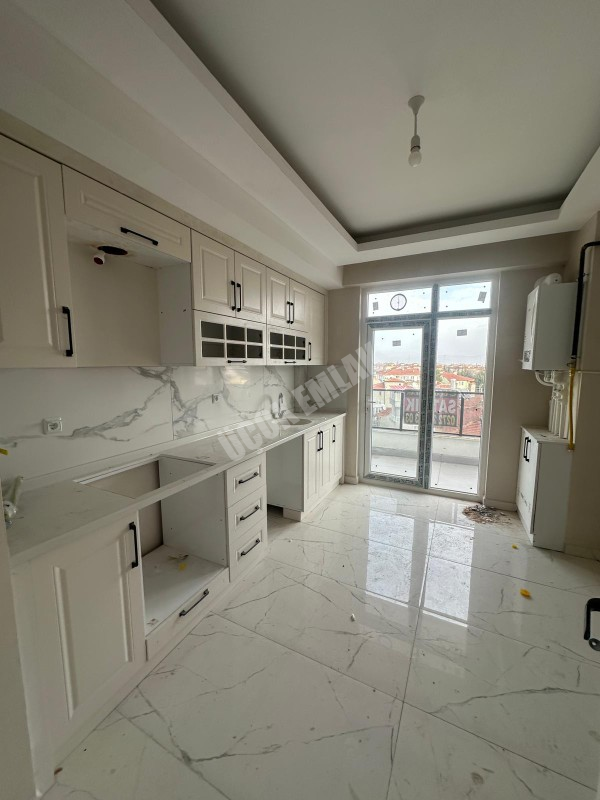 AFYON ÜÇOK EMLAKTAN SAHİPATA MAH SATILIK SIFIR LÜX 3+1 ARAKAT DAİRE ASANSÖRLÜ