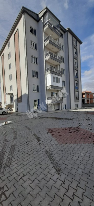 AFYON ÜÇOK EMLAKTAN YENİCE MAH 3+1 120M² TEMİZ BAKIMLI EBEVYN BANYOLU SATILIK DAİRE 