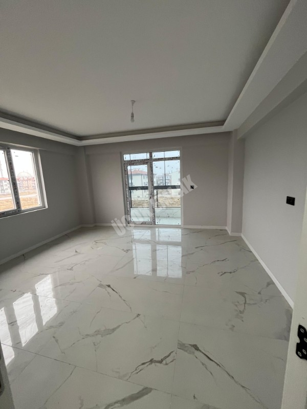 AFYON ÜÇOK EMLAKTAN MAREŞAL F ÇAKMAK MAH KİRALIK SIFIR AYARINDA LÜX GENİŞ ARAKAT 3+1 DAİRE