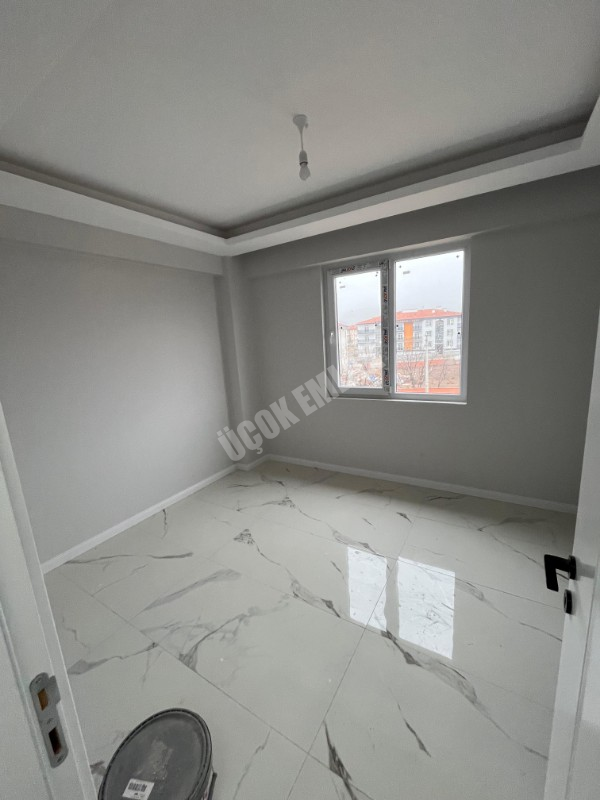 AFYON ÜÇOK EMLAKTAN MAREŞAL F ÇAKMAK MAH KİRALIK SIFIR AYARINDA LÜX GENİŞ ARAKAT 3+1 DAİRE