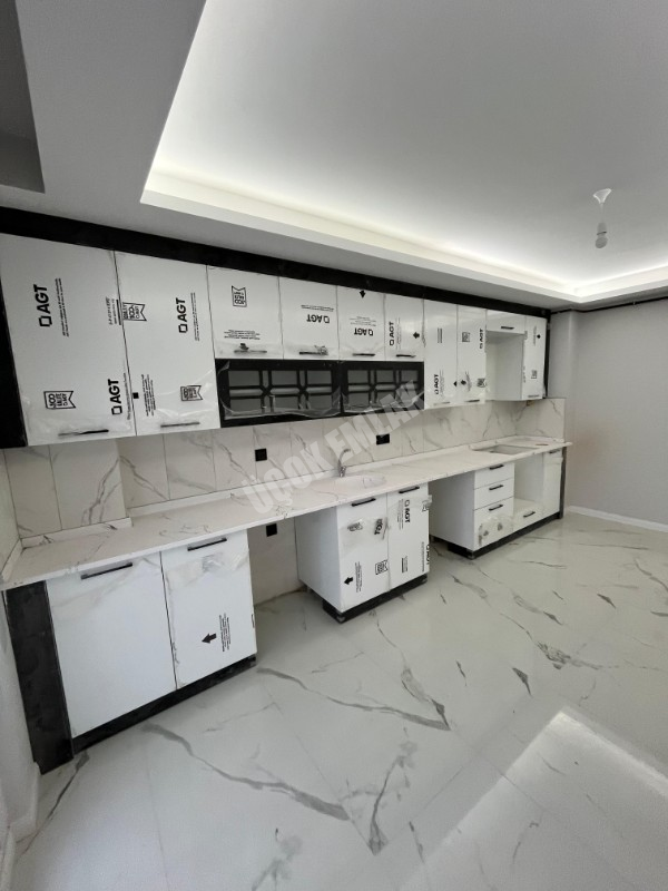 AFYON ÜÇOK EMLAKTAN MAREŞAL F ÇAKMAK MAH KİRALIK SIFIR AYARINDA LÜX GENİŞ ARAKAT 3+1 DAİRE