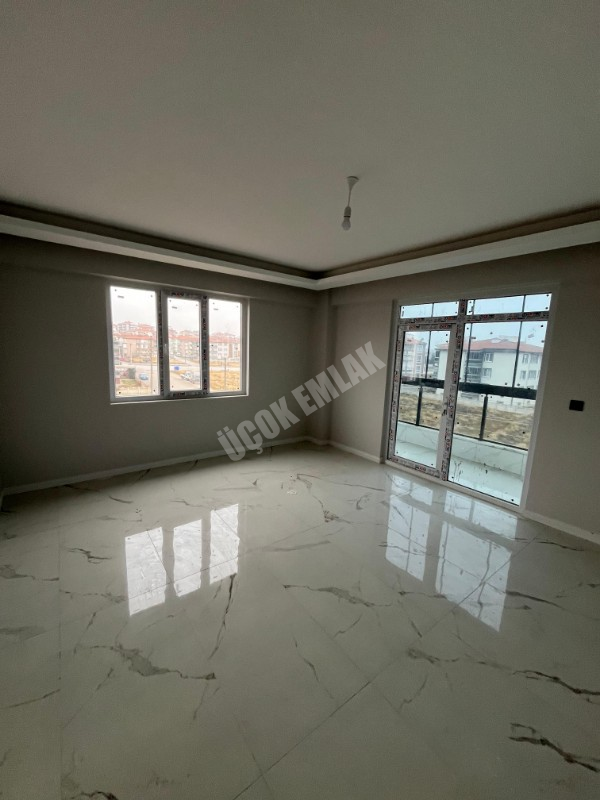 AFYON ÜÇOK EMLAKTAN MAREŞAL F ÇAKMAK MAH KİRALIK SIFIR AYARINDA LÜX GENİŞ ARAKAT 3+1 DAİRE