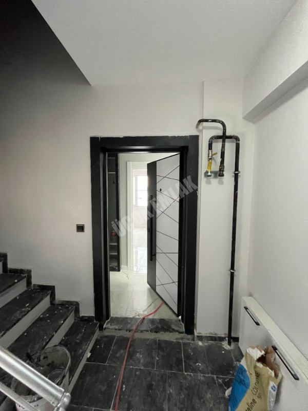 AFYON ÜÇOK EMLAKTAN MAREŞAL F ÇAKMAK MAH KİRALIK SIFIR AYARINDA LÜX GENİŞ ARAKAT 3+1 DAİRE