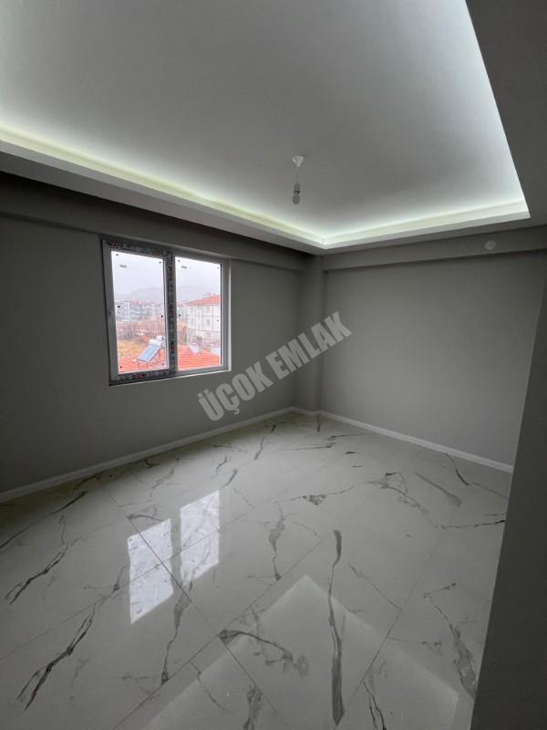 AFYON ÜÇOK EMLAKTAN MAREŞAL F ÇAKMAK MAH KİRALIK SIFIR AYARINDA LÜX GENİŞ ARAKAT 3+1 DAİRE