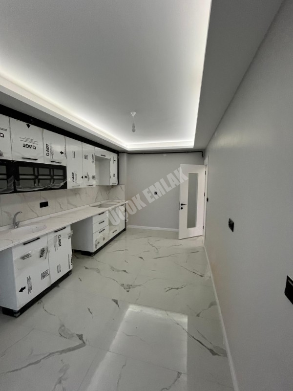 AFYON ÜÇOK EMLAKTAN MAREŞAL F ÇAKMAK MAH KİRALIK SIFIR AYARINDA LÜX GENİŞ ARAKAT 3+1 DAİRE