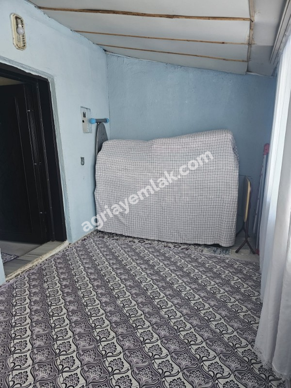 GAZİ MAHALLESİ 371 M2 ARSA VE ÜZERİNDE 80 M2 SATILIK MÜSTAKİL EV