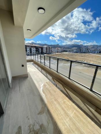 AFYON ÜÇOK EMLAKTAN SELÇIKLU MAH  SIFIR LÜX 4+1 156M² SATILIK DAİRE 