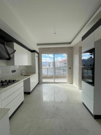 AFYON ÜÇOK EMLAKTAN SELÇIKLU MAH SIFIR LÜX  3+1 136M² SATILIK DAİRE