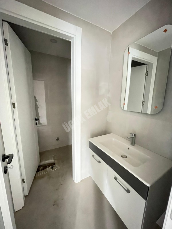 AFYON ÜÇOK EMLAKTAN SELÇIKLU MAH  SIFIR LÜX 4+1 156M² SATILIK DAİRE 