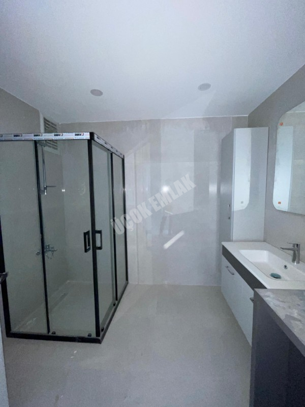 AFYON ÜÇOK EMLAKTAN SELÇIKLU MAH  SIFIR LÜX 4+1 156M² SATILIK DAİRE 