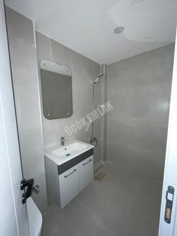 AFYON ÜÇOK EMLAKTAN SELÇIKLU MAH  SIFIR LÜX 4+1 156M² SATILIK DAİRE 