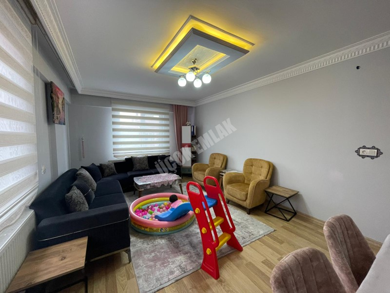 AFYON ÜÇOK EMLAKTAN MAREŞAL F ÇAKMAK SATILIK 3+1 3 KAT GENİŞ BAKIMLI DAİRE