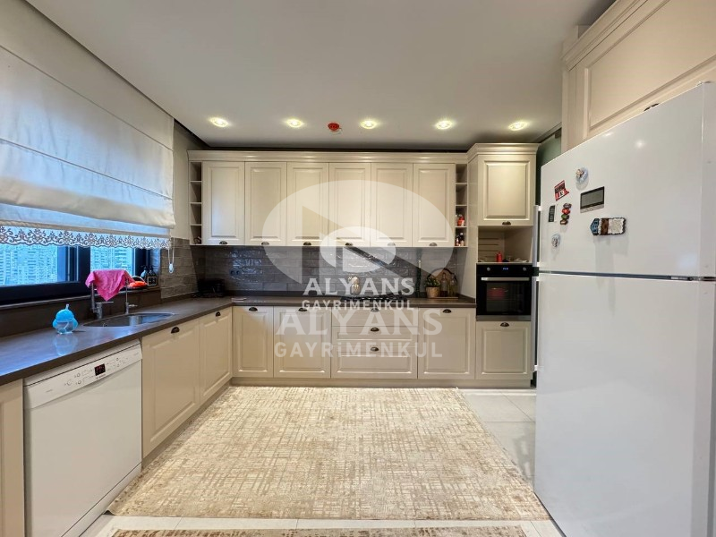 ALYANS'TAN SOLİ CENTER CİVARI MASRAFSIZ DENİZ GÖREN LÜKS 4+1