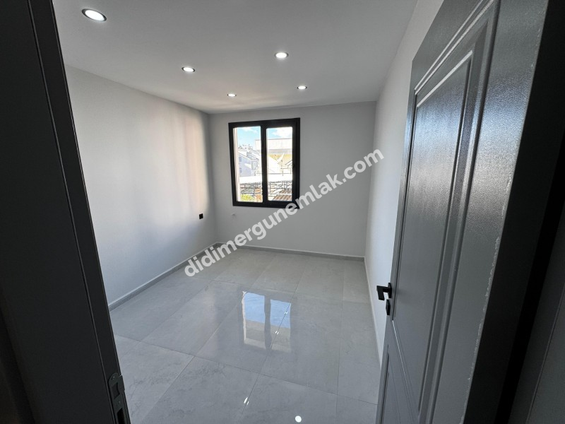 CUMHURİYET MAHALLESİ'NDE 2+1 SIFIR GENİŞ BAHÇE KULLANIMLI SATILIK DAİRE