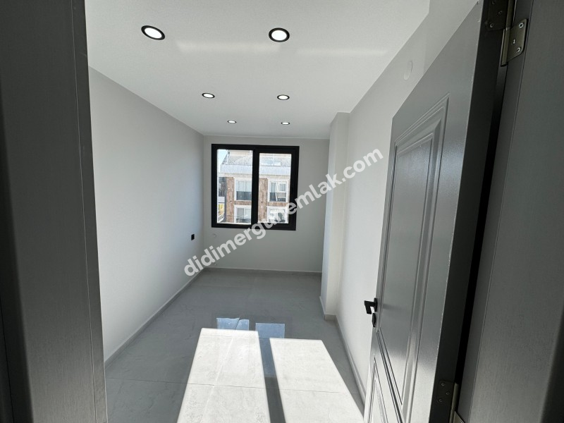 CUMHURİYET MAHALLESİ'NDE 2+1 SIFIR GENİŞ BAHÇE KULLANIMLI SATILIK DAİRE