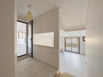 Marmaris Hisarönünde Bahçe Kullanımlı Kiralık 1+1 Daire