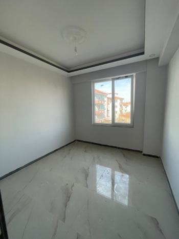 AFYON ÜÇOK EMLAKTAN VEYSEL KARANİ MAH SATILIK 3+1 ARAKAT SIFIR EBEBEYN BANYOLU DAİRE