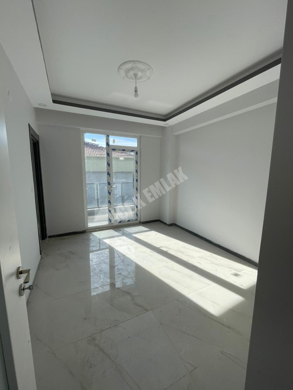 AFYON ÜÇOK EMLAKTAN VEYSEL KARANİ MAH SATILIK 3+1 ARAKAT SIFIR EBEBEYN BANYOLU DAİRE