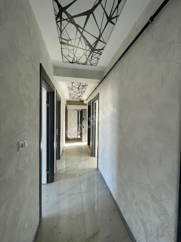 AFYON ÜÇOK EMLAKTAN VEYSEL KARANİ MAH SATILIK 3+1 ARAKAT SIFIR EBEBEYN BANYOLU DAİRE