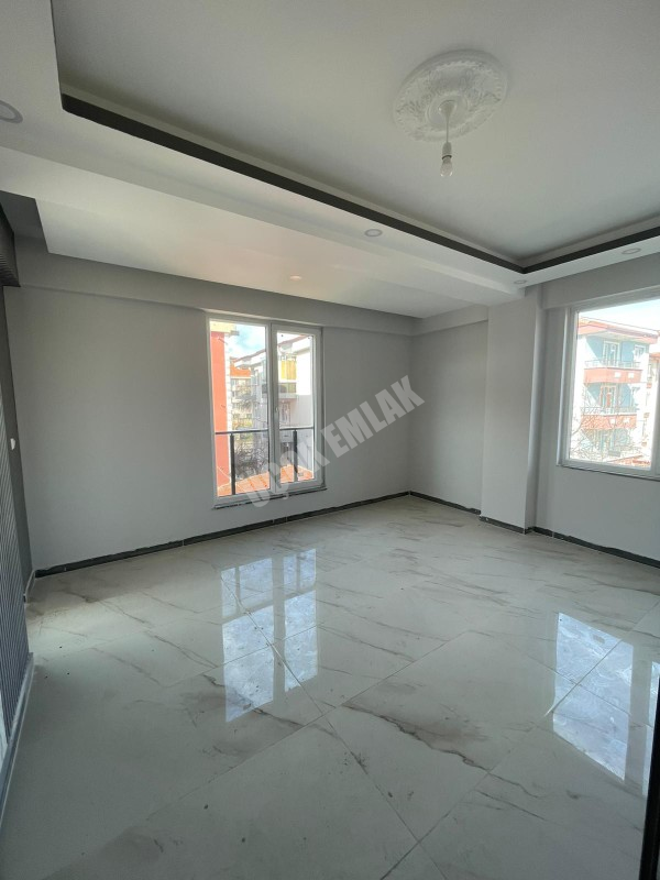 AFYON ÜÇOK EMLAKTAN VEYSEL KARANİ MAH SATILIK 3+1 ARAKAT SIFIR EBEBEYN BANYOLU DAİRE