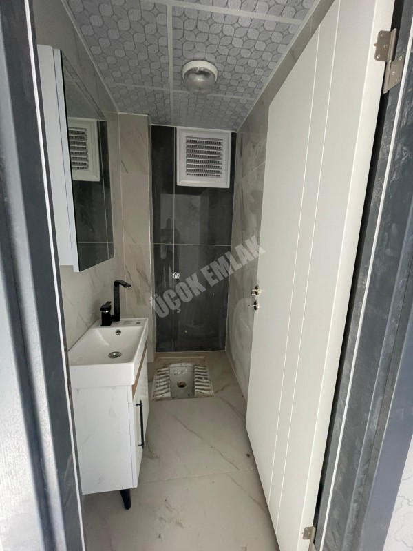 AFYON ÜÇOK EMLAKTAN VEYSEL KARANİ MAH SATILIK 3+1 ARAKAT SIFIR EBEBEYN BANYOLU DAİRE