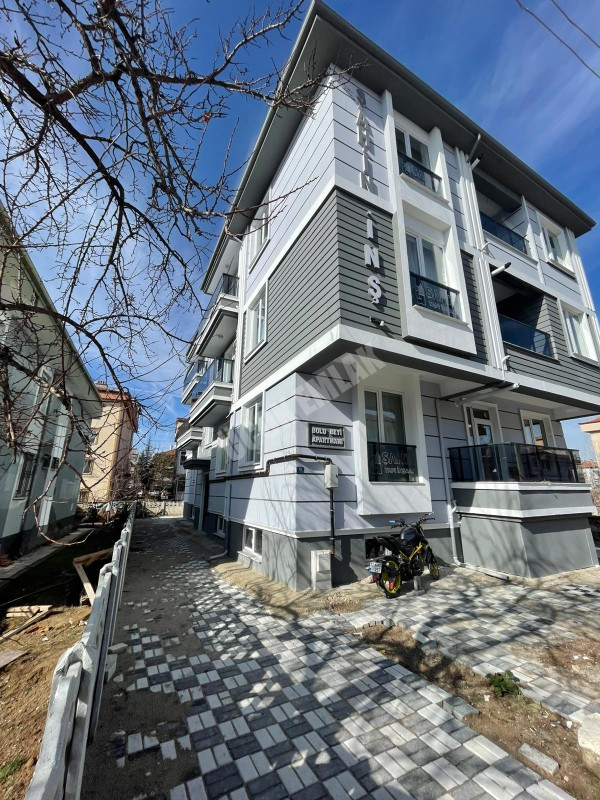 AFYON ÜÇOK EMLAKTAN VEYSEL KARANİ MAH SATILIK 3+1 ARAKAT SIFIR EBEBEYN BANYOLU DAİRE