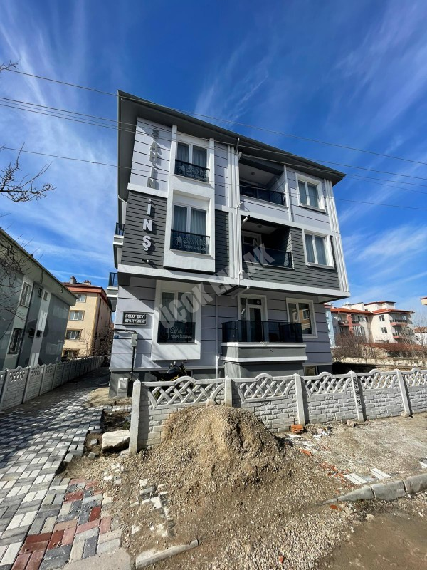 AFYON ÜÇOK EMLAKTAN VEYSEL KARANİ MAH SATILIK 3+1 ARAKAT SIFIR EBEBEYN BANYOLU DAİRE