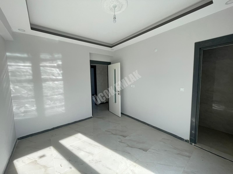 AFYON ÜÇOK EMLAKTAN VEYSEL KARANİ MAH SATILIK 3+1 ARAKAT SIFIR EBEBEYN BANYOLU DAİRE