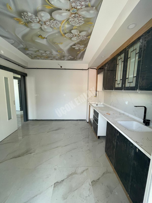 AFYON ÜÇOK EMLAKTAN VEYSEL KARANİ MAH SATILIK 3+1 ARAKAT SIFIR EBEBEYN BANYOLU DAİRE