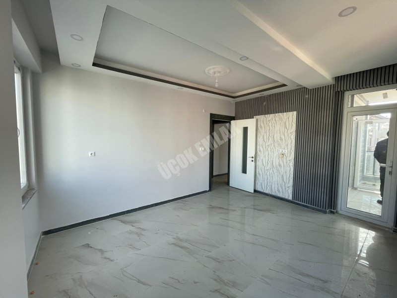 AFYON ÜÇOK EMLAKTAN VEYSEL KARANİ MAH SATILIK 3+1 ARAKAT SIFIR EBEBEYN BANYOLU DAİRE