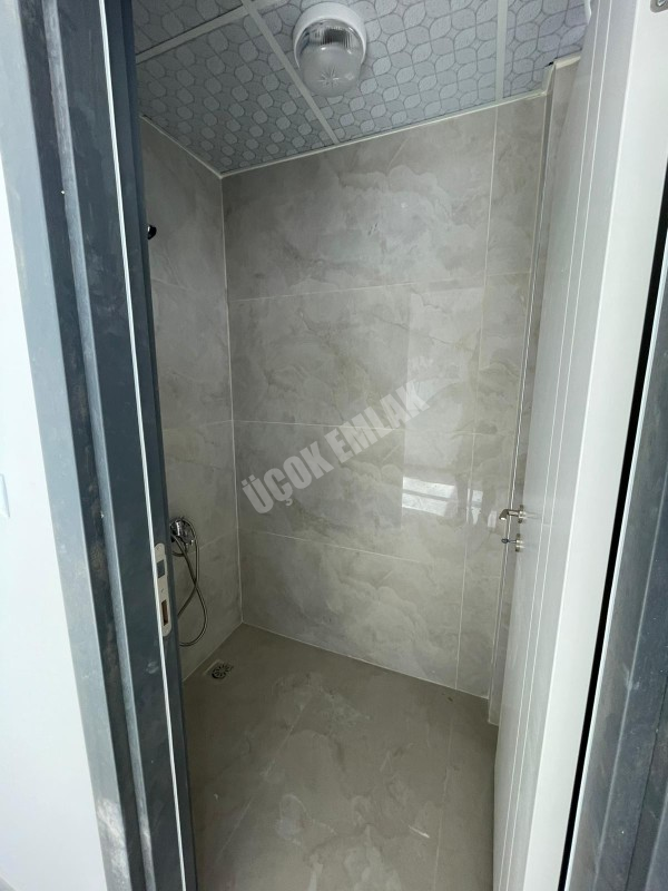 AFYON ÜÇOK EMLAKTAN VEYSEL KARANİ MAH SATILIK 3+1 ARAKAT SIFIR EBEBEYN BANYOLU DAİRE